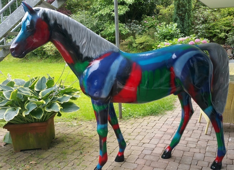 Pferd lebensgroß 185 x 235cm €1.500 naturgegreu, mit Kunstbemalung Preis je nach Design auf Anfrage