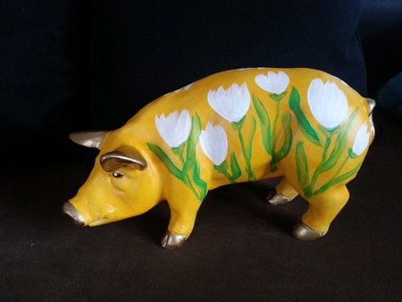 gelbes Schwein mit weißen Tulpen\\n\\n11.12.2014 22:46